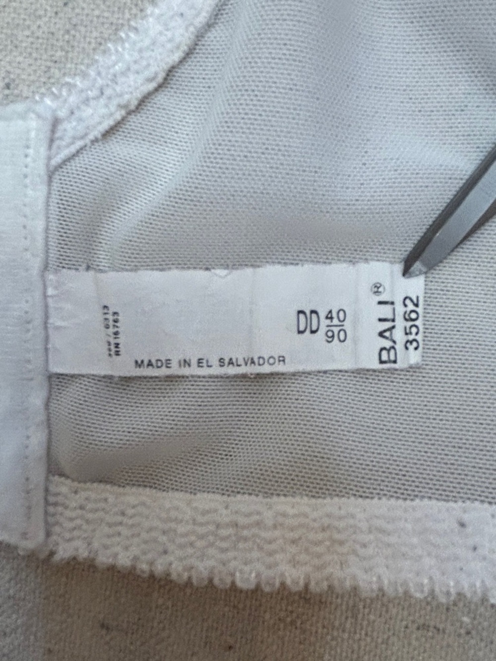 Bali Size 40DD/40E White Satin Tracings Underwire Minimizer Bra - Picture 3 of 9